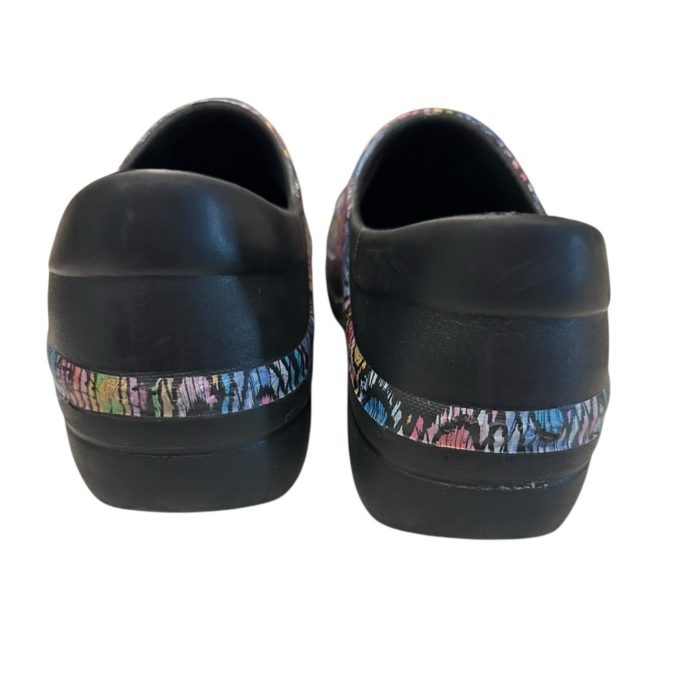Crocs Women's Neria Pro Il Graphic Work Nurse Clogs Shoes Size 8 - Picture 4 of 8